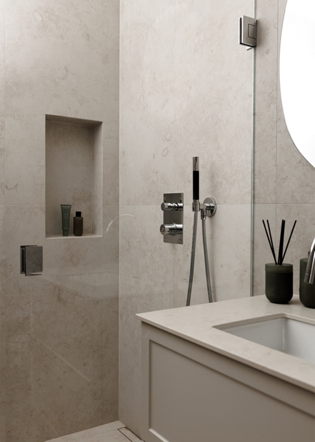 Detaljbilde fra lyst baderom med Jura Select White Honed-fliser